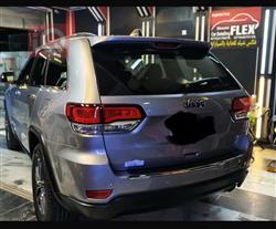 جیپ گراند شیرۆکی